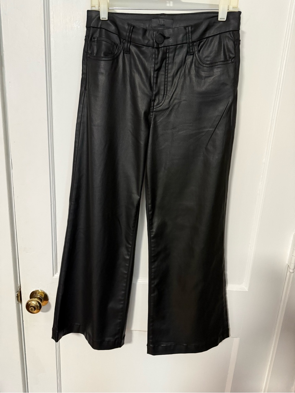 Kut from the Kloth Black Faux Leather Wide-Leg Cropped Pants EUC Size 4